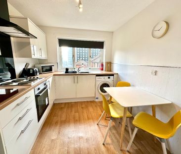 2 bedroom flat to rent - Photo 2