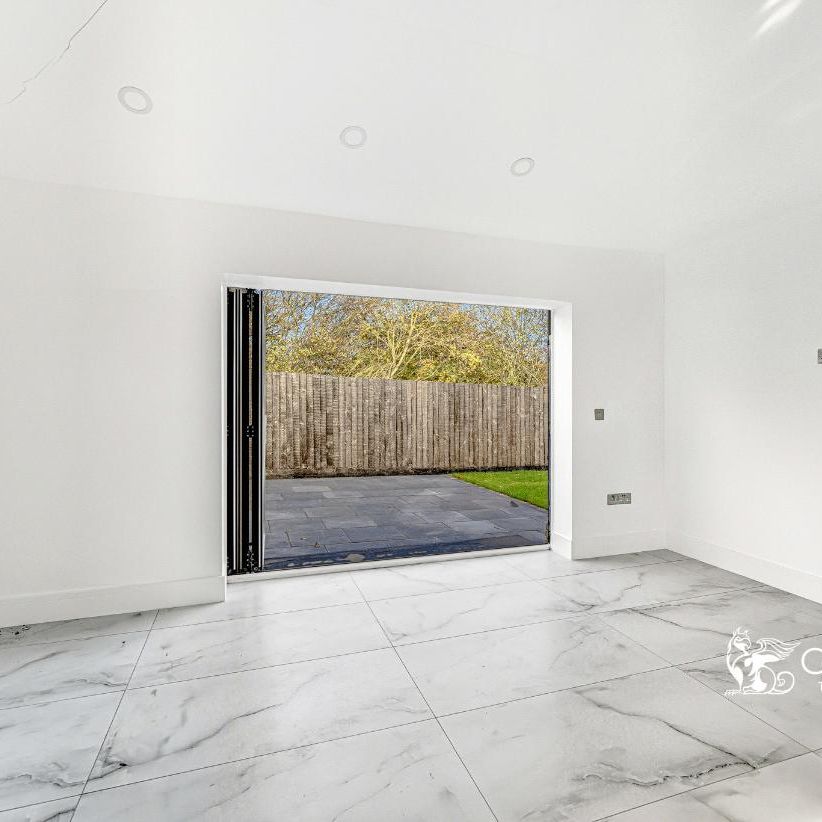 Greenacres, Fobbing, SS17 - Photo 1