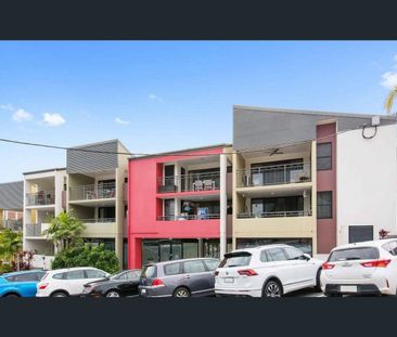 Spacious 1 Bedroom Unit in Central Location! - Photo 1