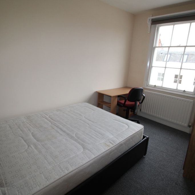 8 Bed Student Accommodation - Photo 1