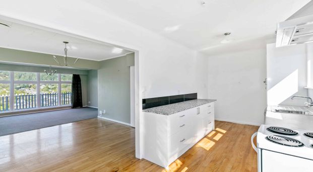 Stokes Valley 4 Bedrooms - Photo 1