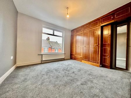4 bedroom terraced house to rent - Photo 3