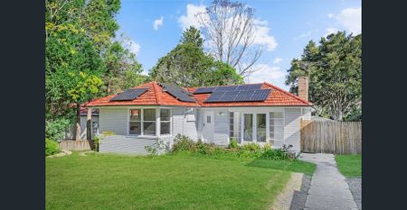 Spacious double brick family home - Photo 2