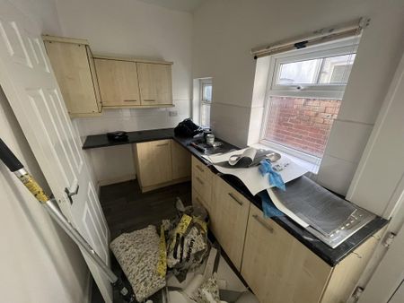 2 bedroom terraced house to rent - Photo 4