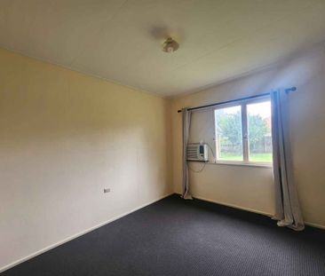 CABOOLTURE - COZY & HOMELY - Photo 4