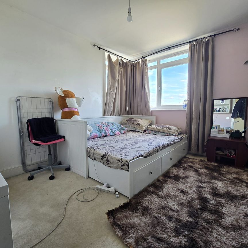 Wraysbury Drive, West Drayton - Photo 1