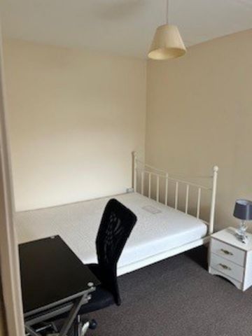 4 bedroom terraced house to rent - Photo 2