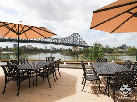 Unfurnished Two Bedroom Two Bathroom Apartment - Photo 4