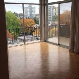 QUIET South / West 7th floor bachelor - Kerrisdale - Photo 3