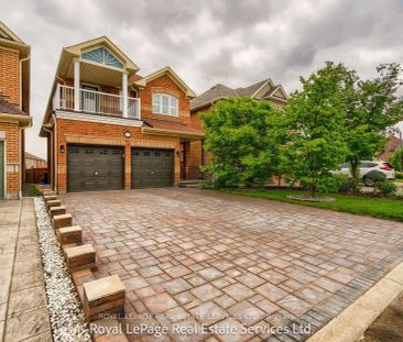 Detached Home For Lease | W9049907 - Photo 2