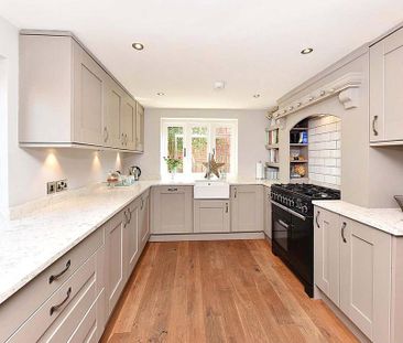5 bedroom end of terrace house to rent - Photo 4
