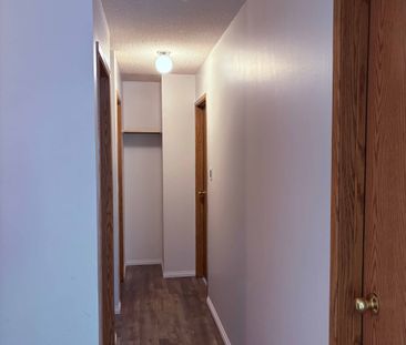 Moon Manor – 2 Bedroom 1 Bathroom Unit Available - Photo 6