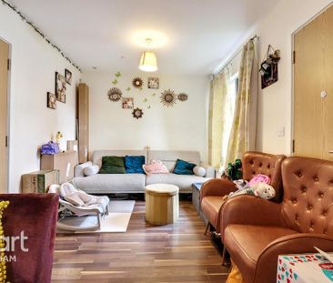 4 bedroom end of terrace house to rent - Photo 2