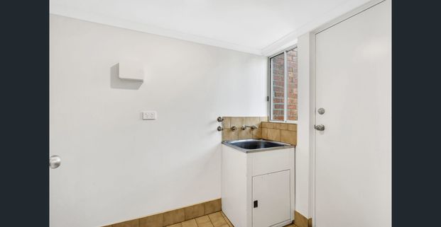 Private Townhouse in Convenient Location - Photo 1