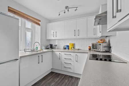 1 bedroom in a house share to rent - Photo 3