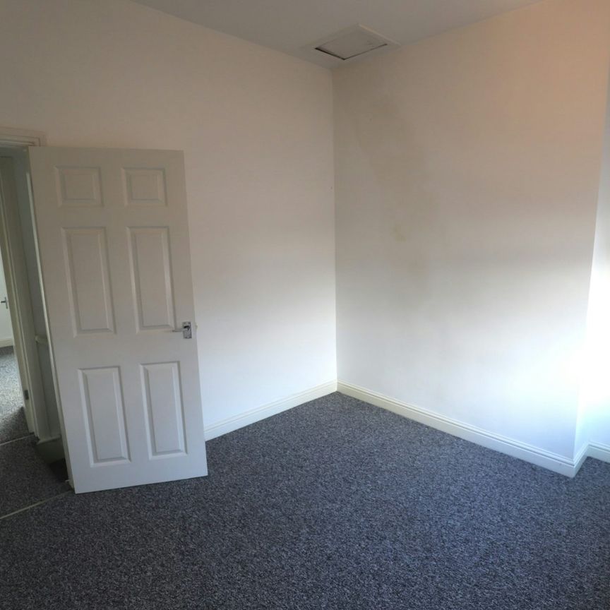 End of terrace house to rent on - Photo 1