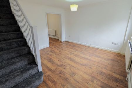 15 Bloomfield Close, Woking - 2 bedrooms Property for lettings - Seymours - Photo 2