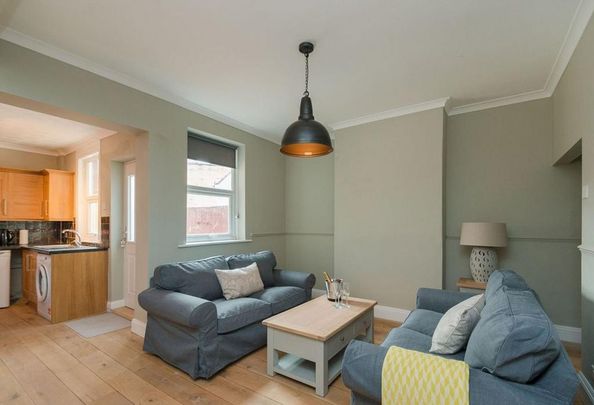4 bedroom terraced house to rent - Photo 1