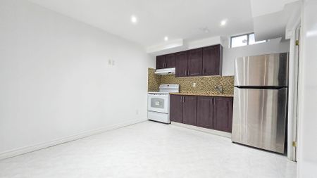 For Lease - 7 Mccrackin Court, Vaughan, Ontario - Photo 3