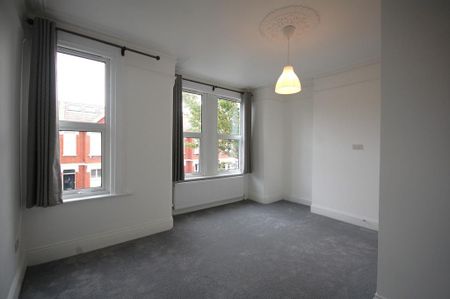 4 bedroom terraced house to rent - Photo 2
