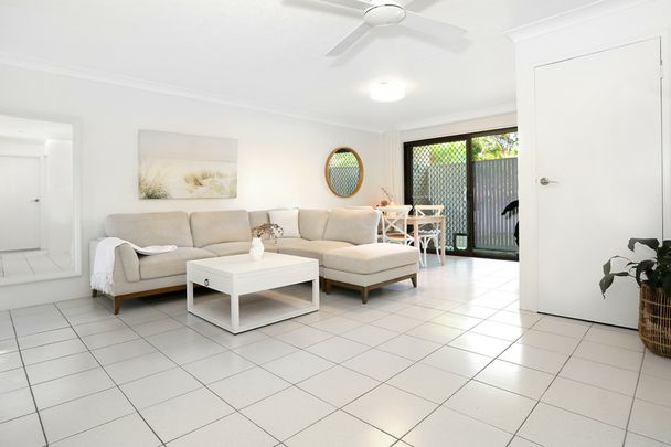 RENOVATED GROUND FLOOR UNIT IN MERMAID WATERS - Photo 1