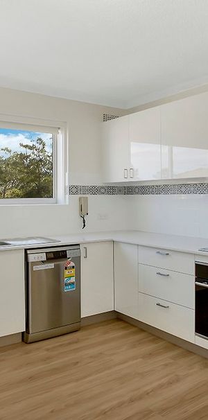 Renovated 2 bedroom apartment in fabulous location! - Photo 1