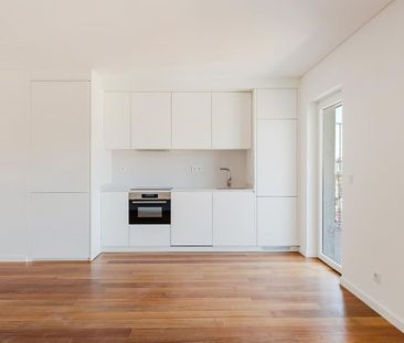2 room luxury Flat for rent in Lisbon - Photo 2