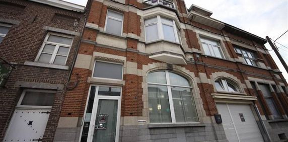 Appartement te huur in Marchienne-au-Pont voor € 625 met 1 slaapkamer - Photo 2