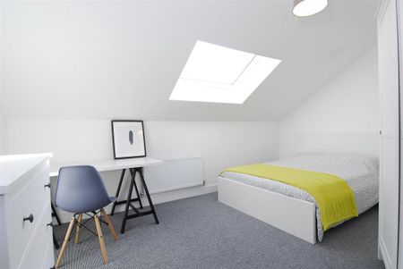 3 bedroom flat to rent - Photo 5