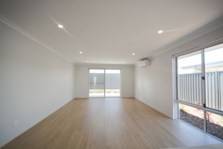 Brand New Home in Coastal Madora Bay! - Photo 4