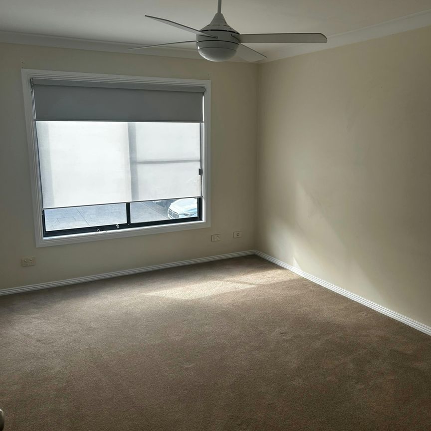 THREE BEDROOM TOWNHOUSE IN EAST TAMWORTH - Photo 1