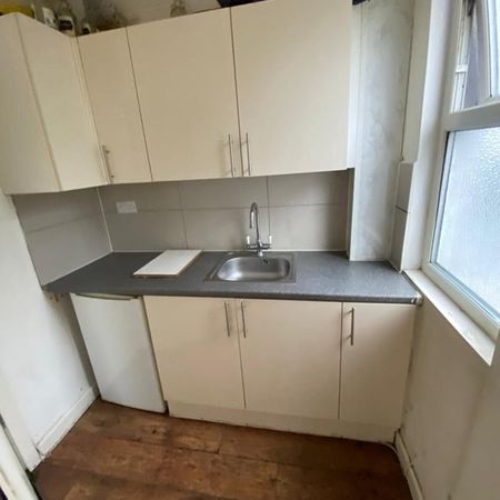 Room in a Shared House, Chester Road, IG3 - Photo 4