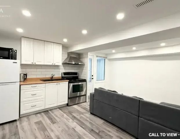 2-3187 O'Hagan Dr, Mississauga, Ontario L5C 2C4 | 3187 O'Hagan Drive, Mississauga - Photo 1