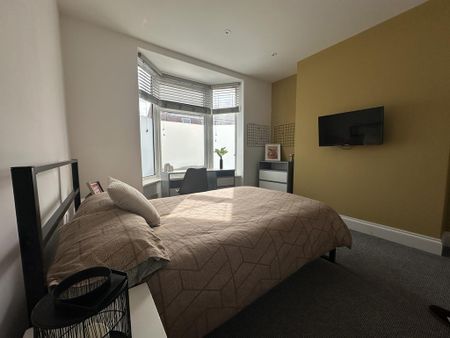 4 bedroom terraced house to rent - Photo 3