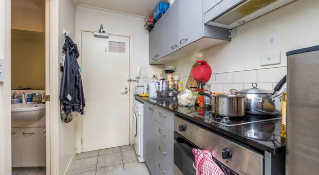 Live the City Life on Queen Street - Photo 1