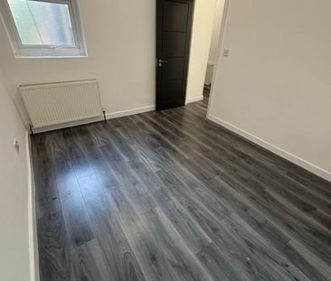 2 Bed Flat, Kimberley Road, E11 - Photo 3