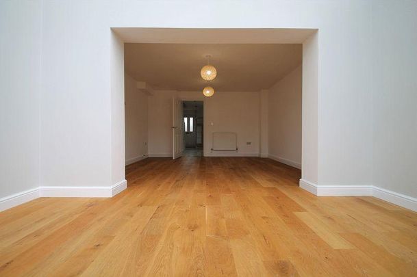 4 bedroom terraced house to rent - Photo 1