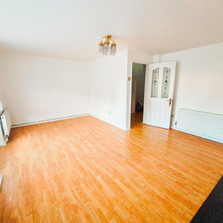 3 bedroom maisonette to rent - Photo 1
