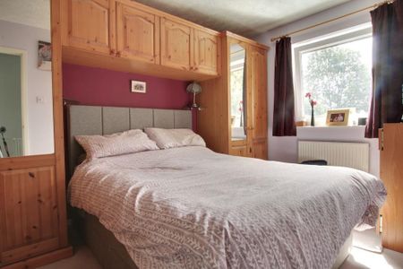 3 bedroom semi-detached house to rent - Photo 3