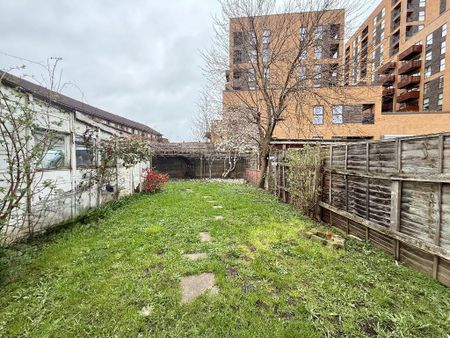 3 bedroom semi-detached house to rent - Photo 3