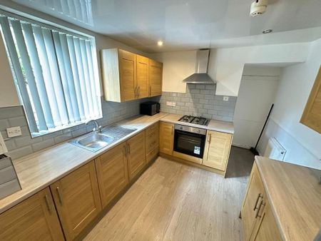 5 bedroom terraced house to rent - Photo 2