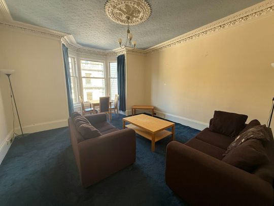 Flat to rent on - Photo 1
