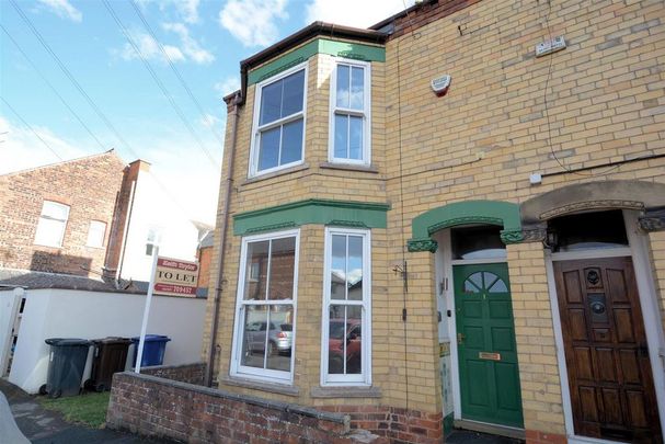 3 bedroom end of terrace house to rent - Photo 1