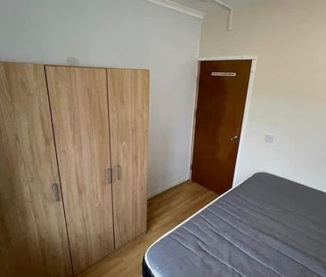 Room in a Shared House, Arabian House, E1 - Photo 2