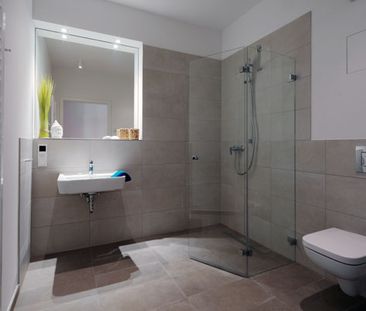 Service-Wohnen mit Einbauküche & Terrasse! - Photo 2