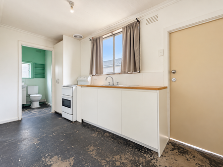 Comfortable Family Living in a Convenient Preston Location - Photo 2