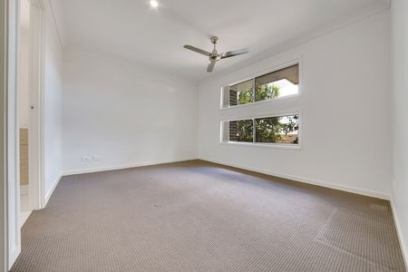 LOOKS GOOD, FEELS GREAT! IDEAL LOW MAINTENANCE 4 BEDROOM RESIDENCE - Photo 3