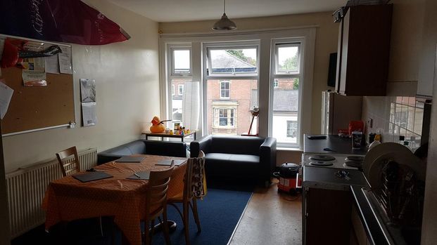 6 bedroom flat to rent - Photo 1