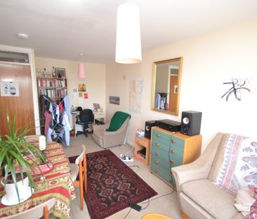 2 bed Apartment for Rent - Photo 4