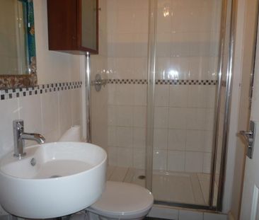 3 bedroom apartment to rent - Photo 6